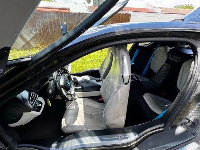 2015 BMW i8 - Image 4 of 11