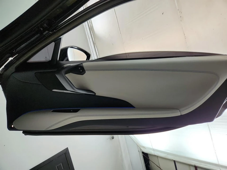 2015 BMW i8 - Image 26 of 31
