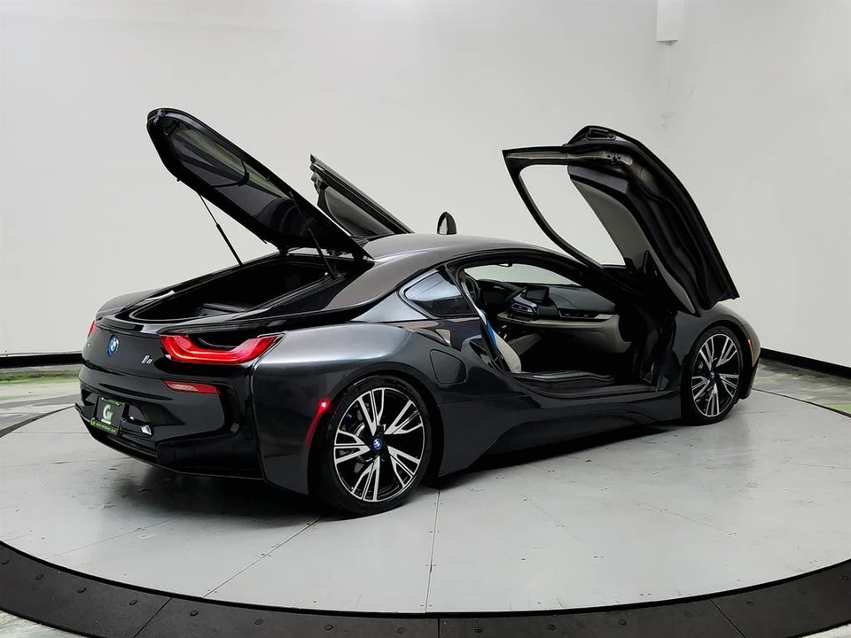 2015 BMW i8 - Image 11 of 31