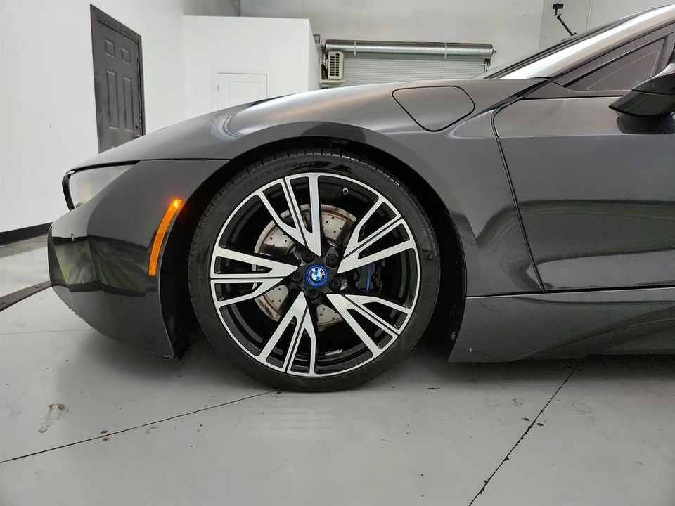 2015 BMW i8 - Image 28 of 31