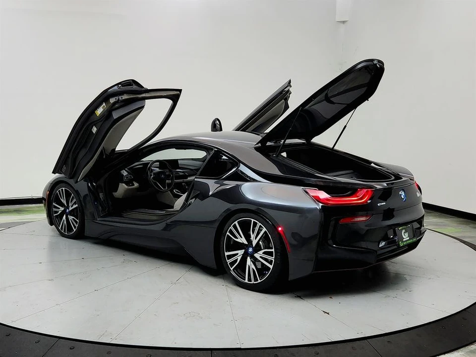 2015 BMW i8 - Image 12 of 31