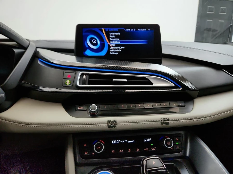 2015 BMW i8 - Image 20 of 31