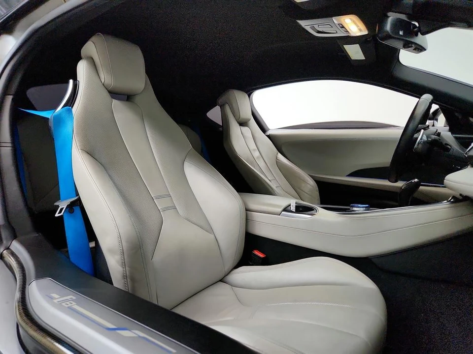 2015 BMW i8 - Image 25 of 31
