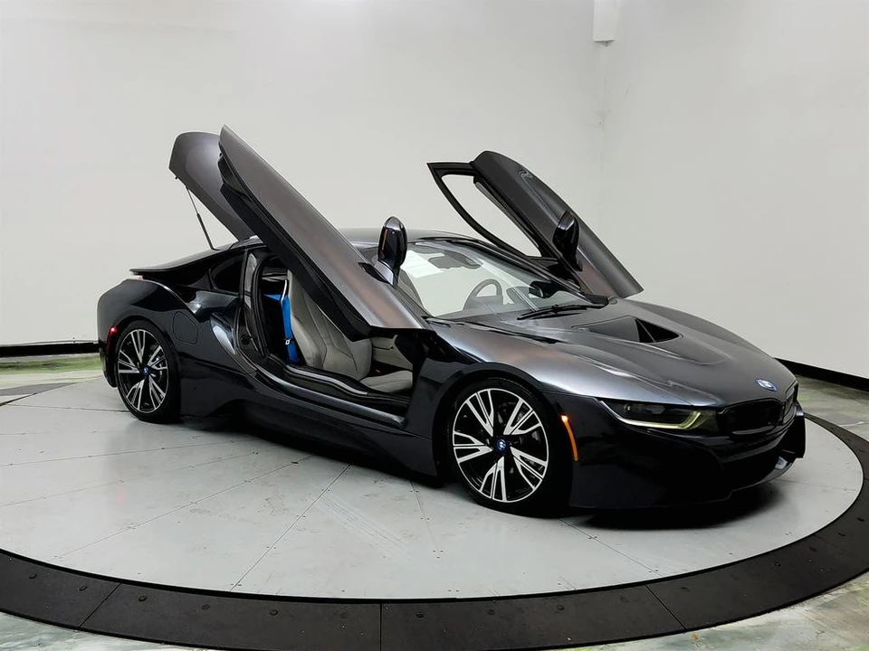 2015 BMW i8 - Image 10 of 31