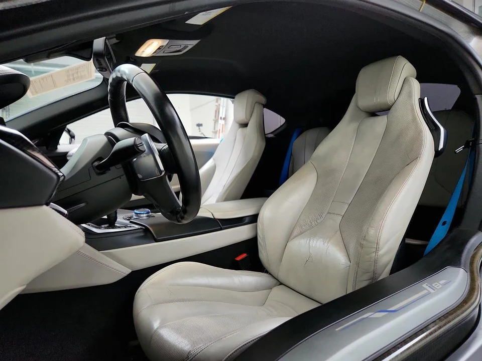 2015 BMW i8 - Image 14 of 31
