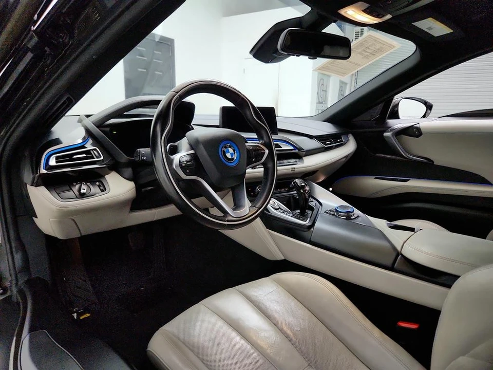 2015 BMW i8 - Image 13 of 31