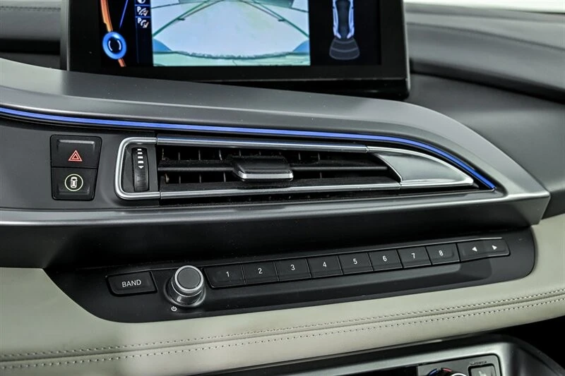 2015 BMW i8 - Image 23 of 31