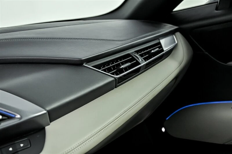 2015 BMW i8 - Image 24 of 31