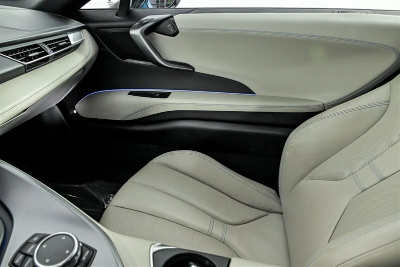 2015 BMW i8 - Image 29 of 31