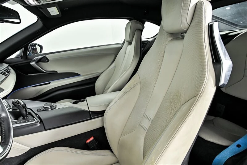 2015 BMW i8 - Image 14 of 31