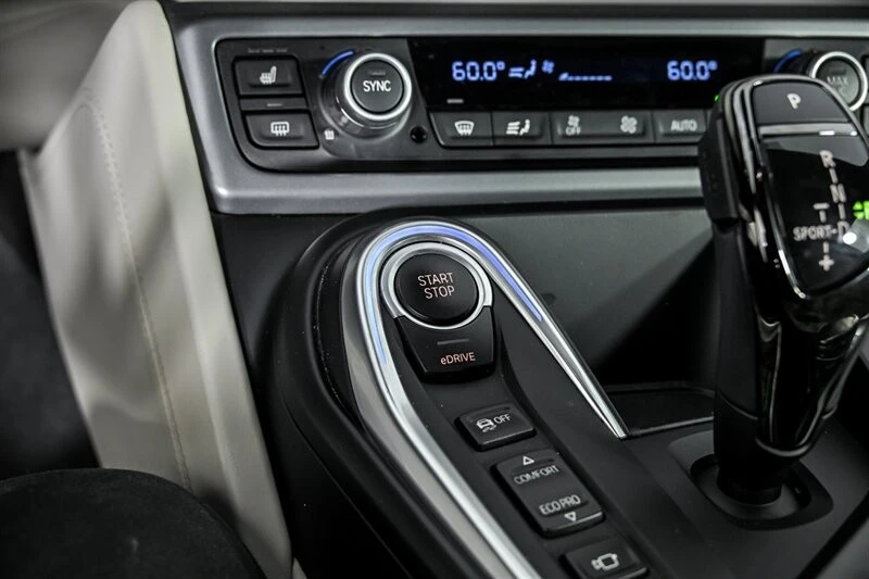 2015 BMW i8 - Image 26 of 31