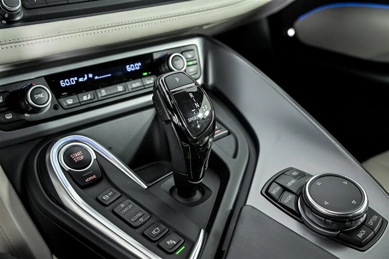2015 BMW i8 - Image 27 of 31
