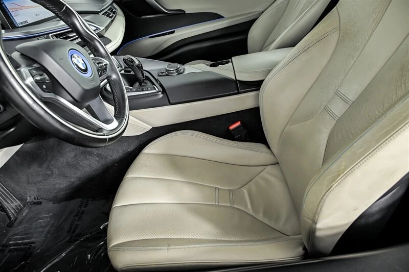2015 BMW i8 - Image 13 of 31