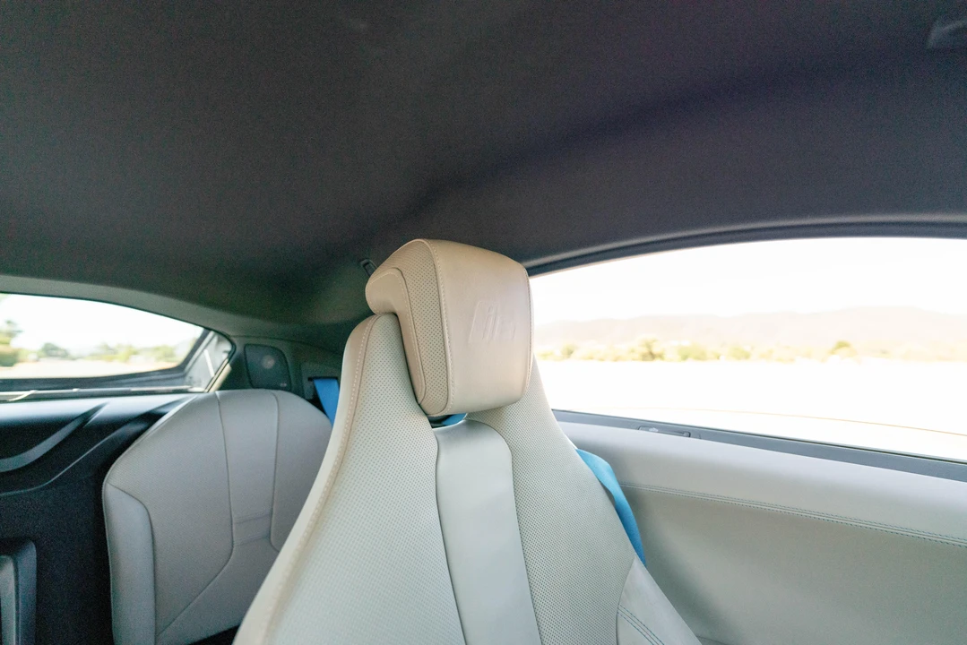 2015 BMW i8 - Image 28 of 31