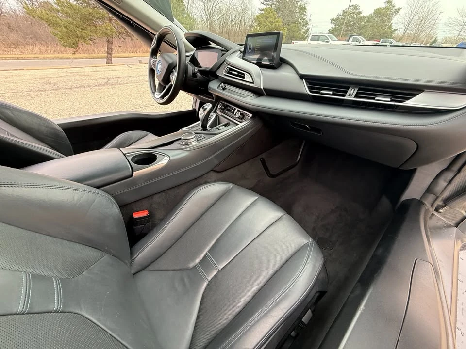 2015 BMW i8 - Image 15 of 19