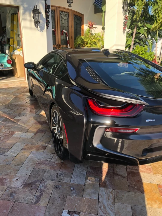 2015 BMW i8 - Image 11 of 18