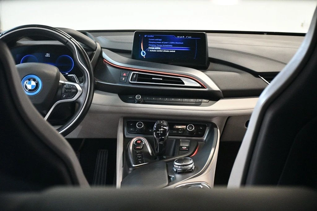 2015 BMW i8 - Image 5 of 12