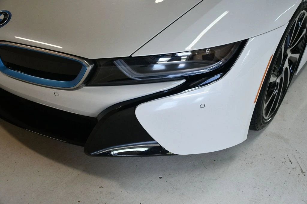 2015 BMW i8 - Image 11 of 12