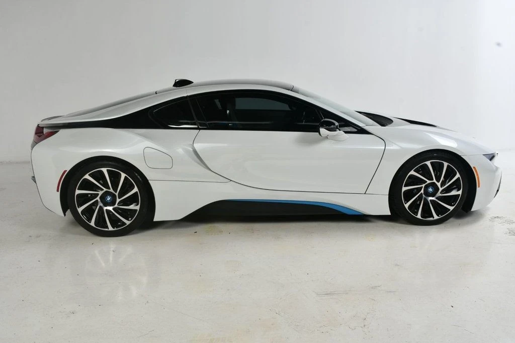2015 BMW i8 - Image 4 of 12
