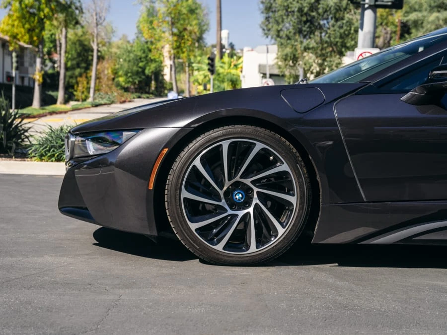 2015 BMW i8 - Image 17 of 31