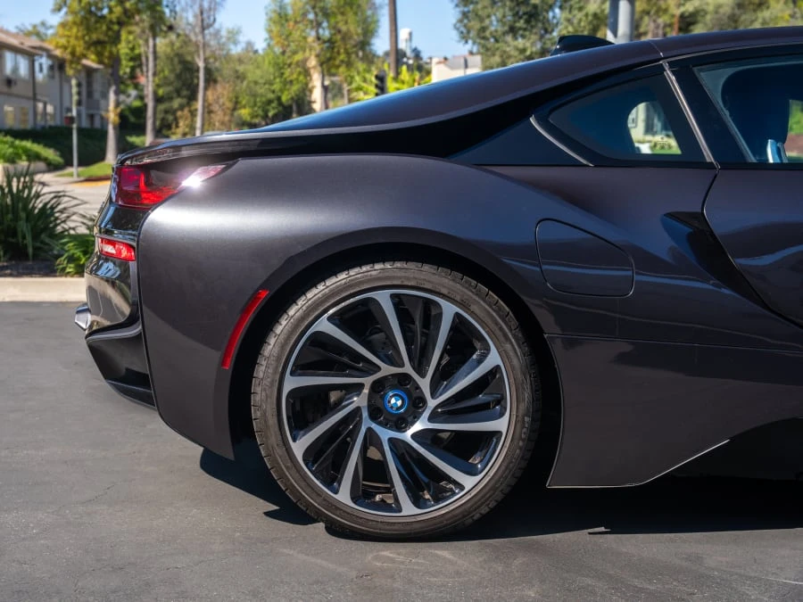 2015 BMW i8 - Image 18 of 31