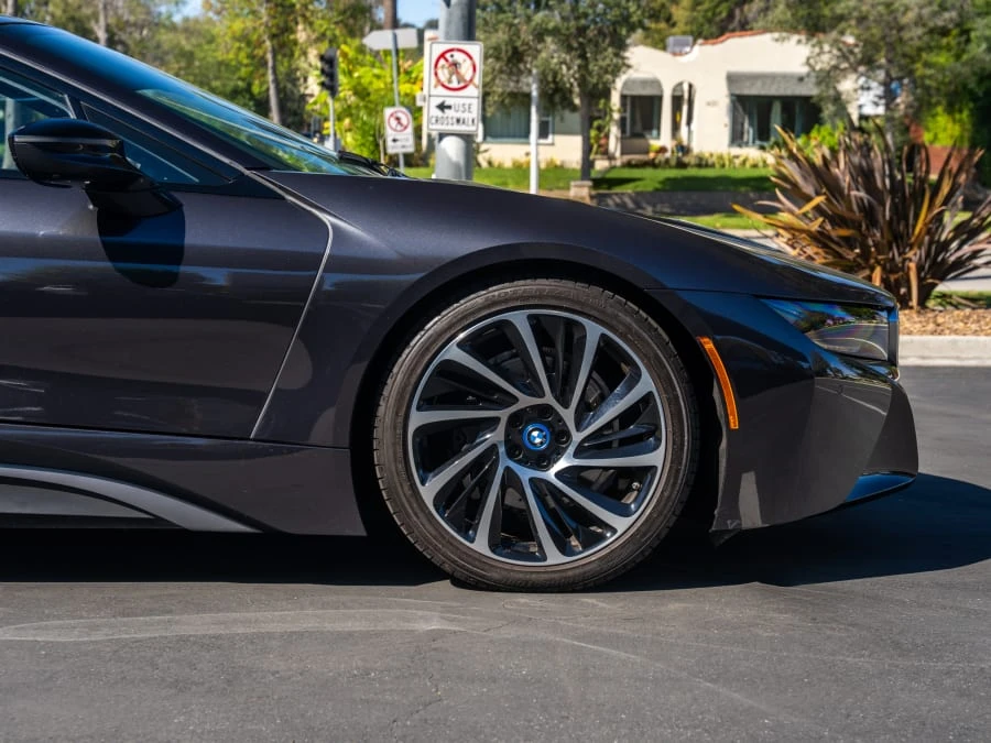 2015 BMW i8 - Image 11 of 31