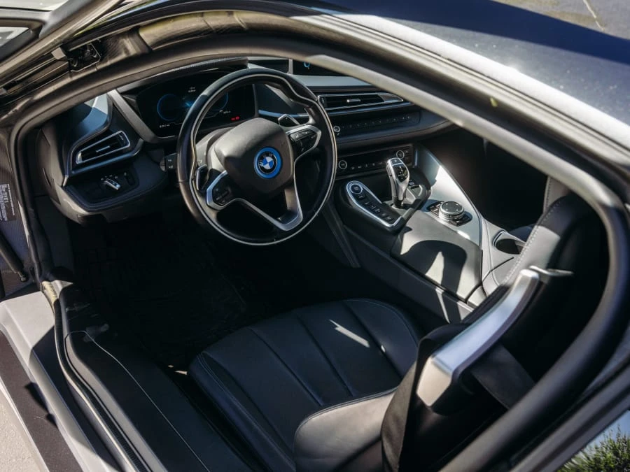 2015 BMW i8 - Image 28 of 31