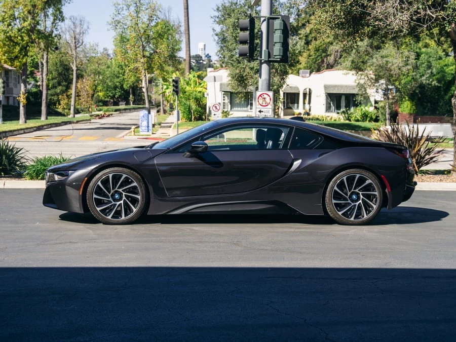 2015 BMW i8 - Image 2 of 31