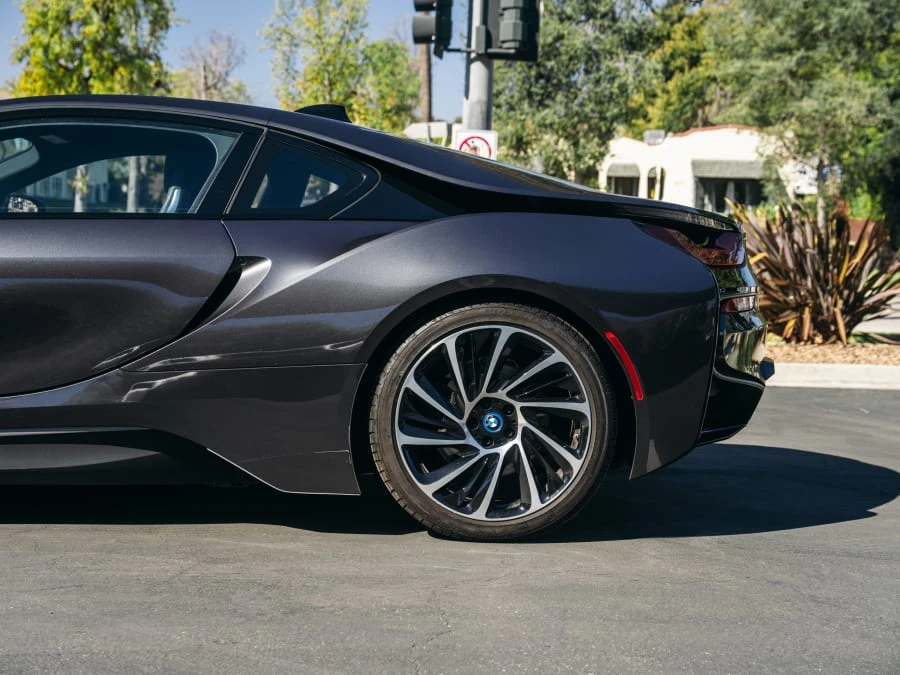 2015 BMW i8 - Image 26 of 31