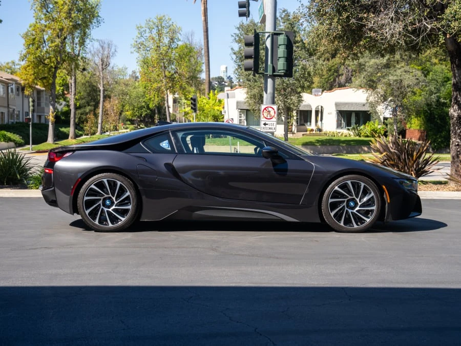 2015 BMW i8 - Image 23 of 31