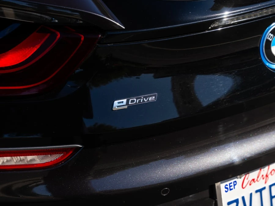 2015 BMW i8 - Image 14 of 31