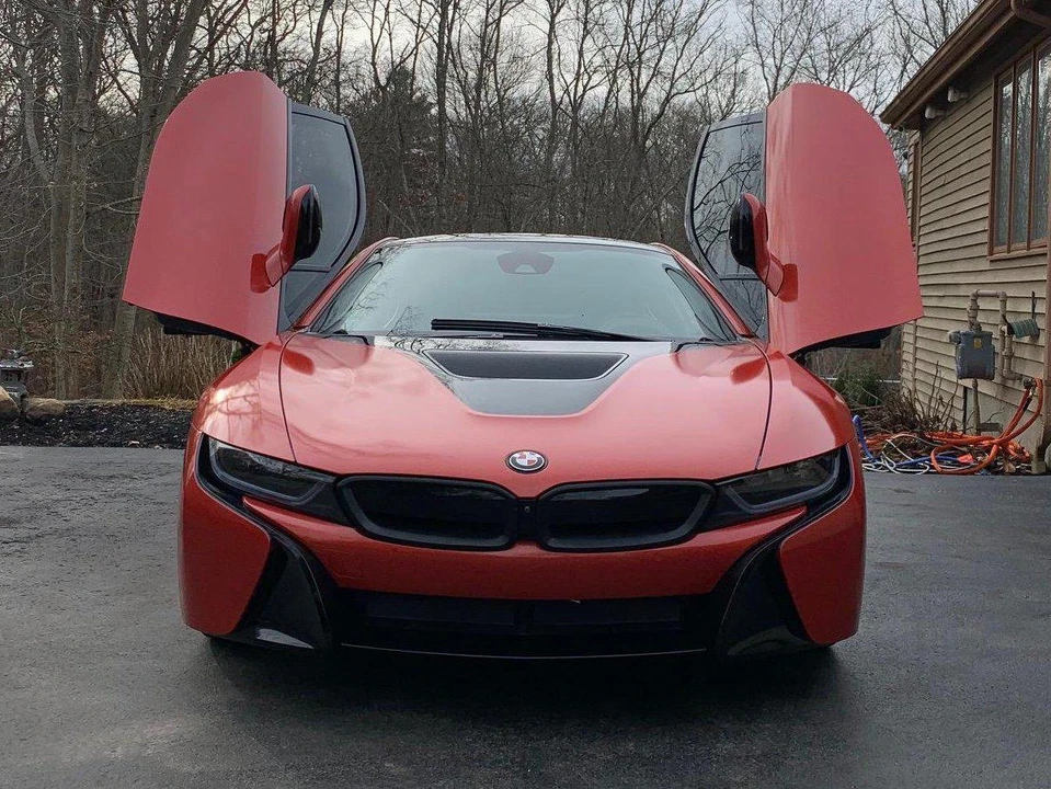 2015 BMW i8 - Image 2 of 31