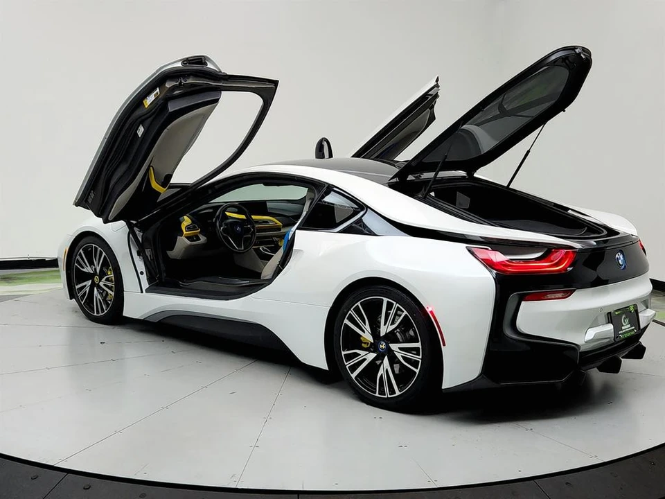 2015 BMW i8 - Image 12 of 21