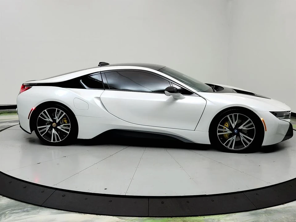2015 BMW i8 - Image 4 of 21