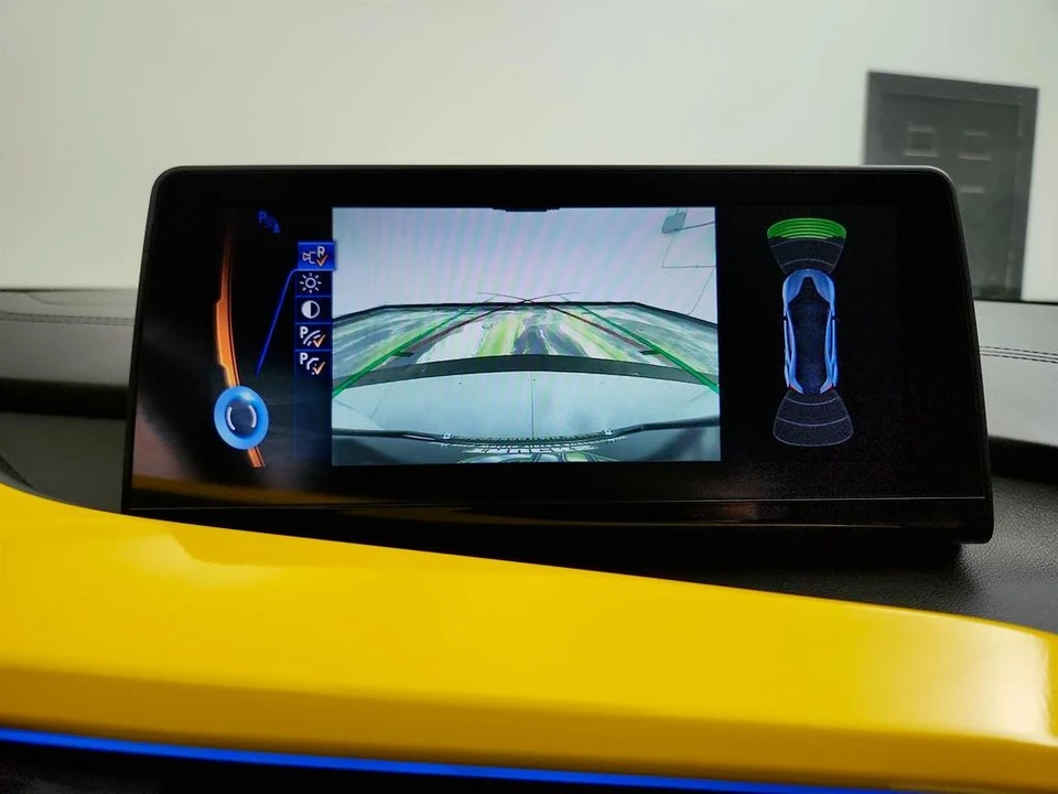 2015 BMW i8 - Image 18 of 21