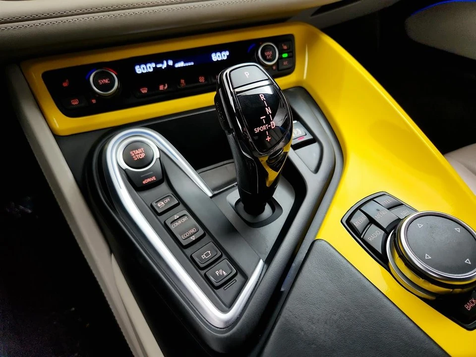 2015 BMW i8 - Image 16 of 21