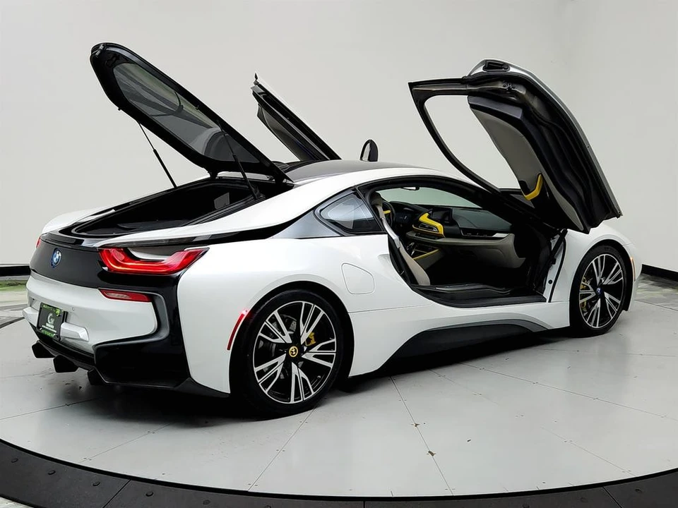 2015 BMW i8 - Image 11 of 21