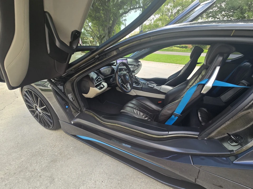2015 BMW i8 - Image 19 of 21