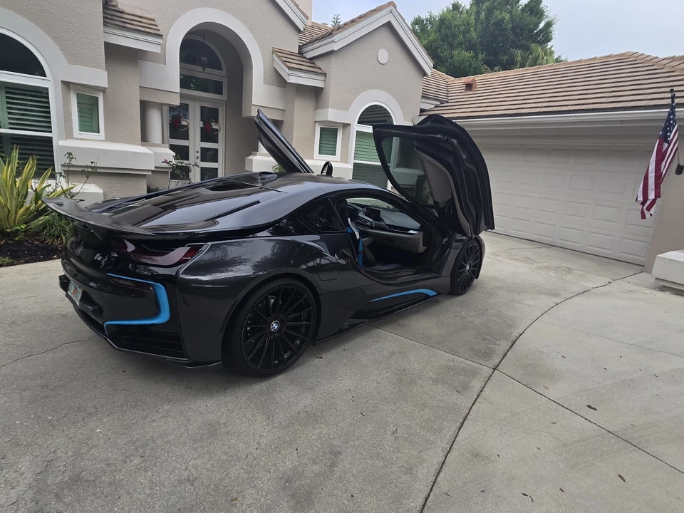 2015 BMW i8 - Image 11 of 21