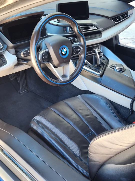 2015 BMW i8 - Image 17 of 21
