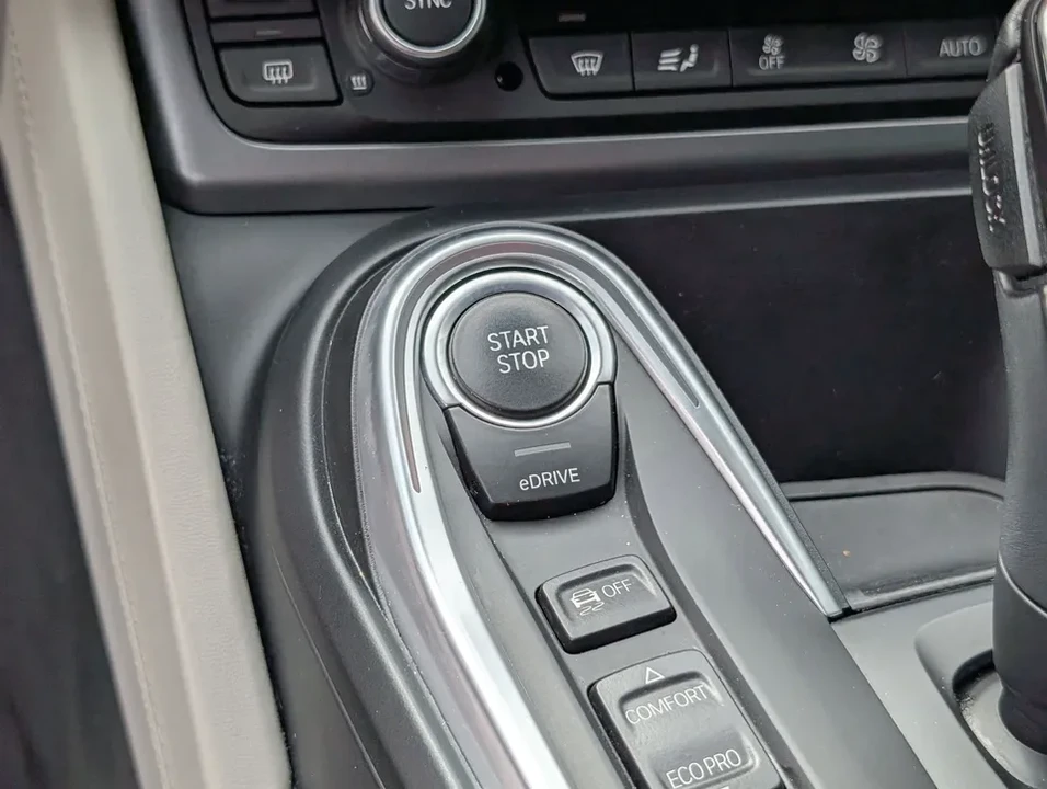 2015 BMW i8 - Image 13 of 18