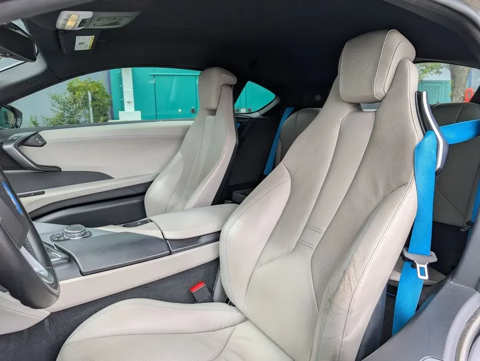 2015 BMW i8 - Image 14 of 18