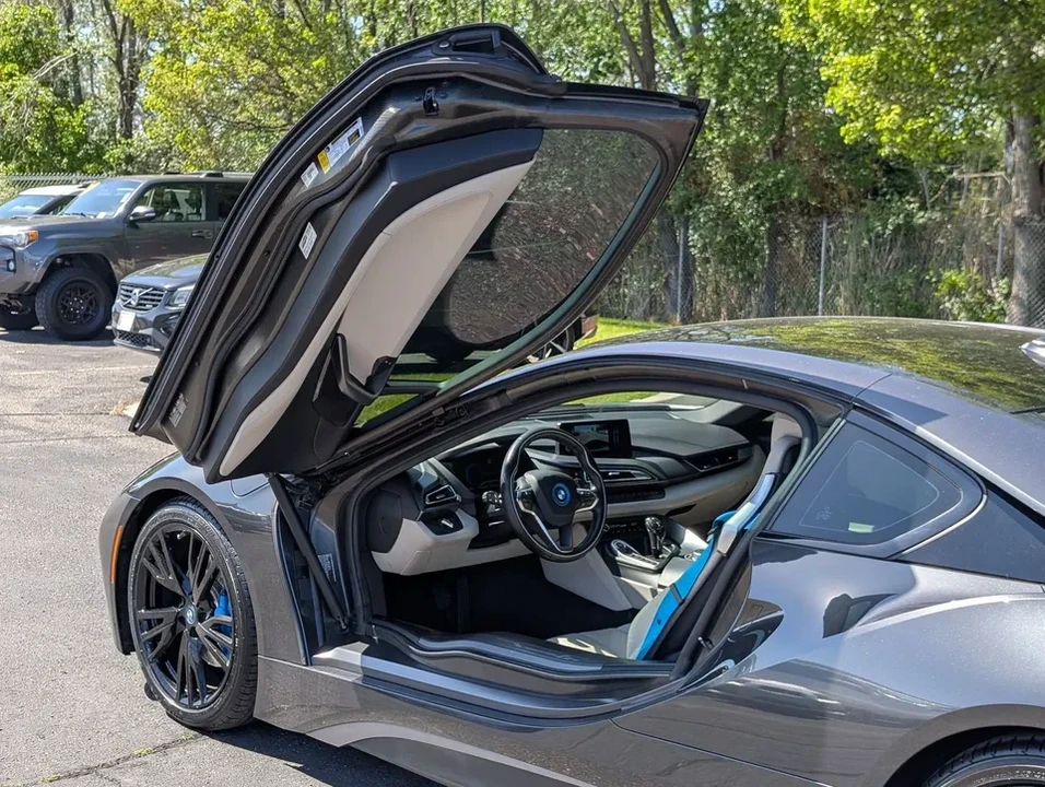 2015 BMW i8 - Image 10 of 18
