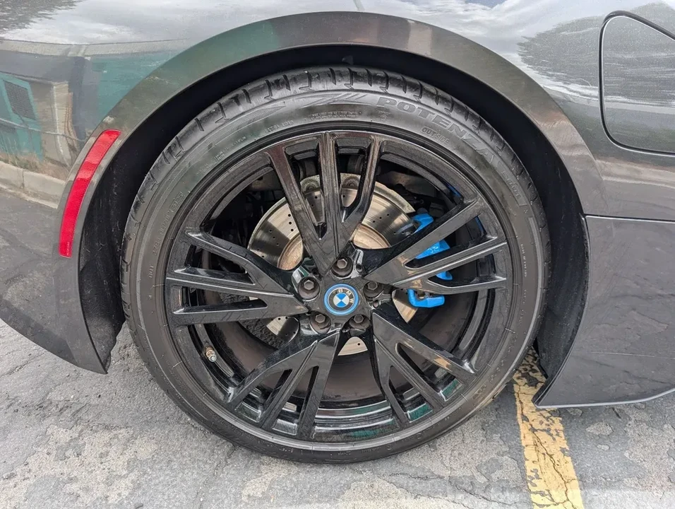 2015 BMW i8 - Image 11 of 18