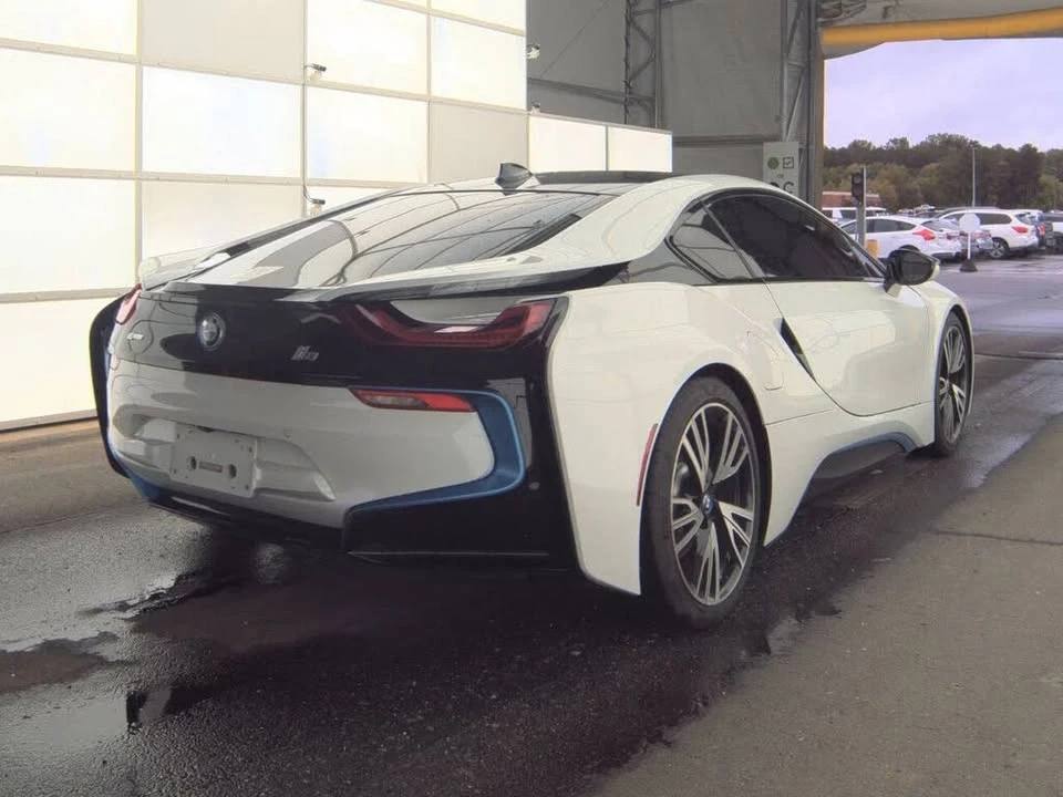 2015 BMW i8 - Image 3 of 10