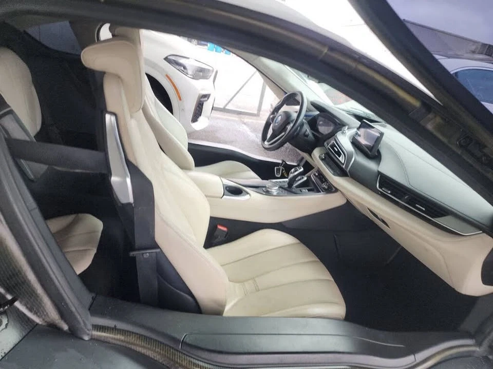 2015 BMW i8 - Image 9 of 10