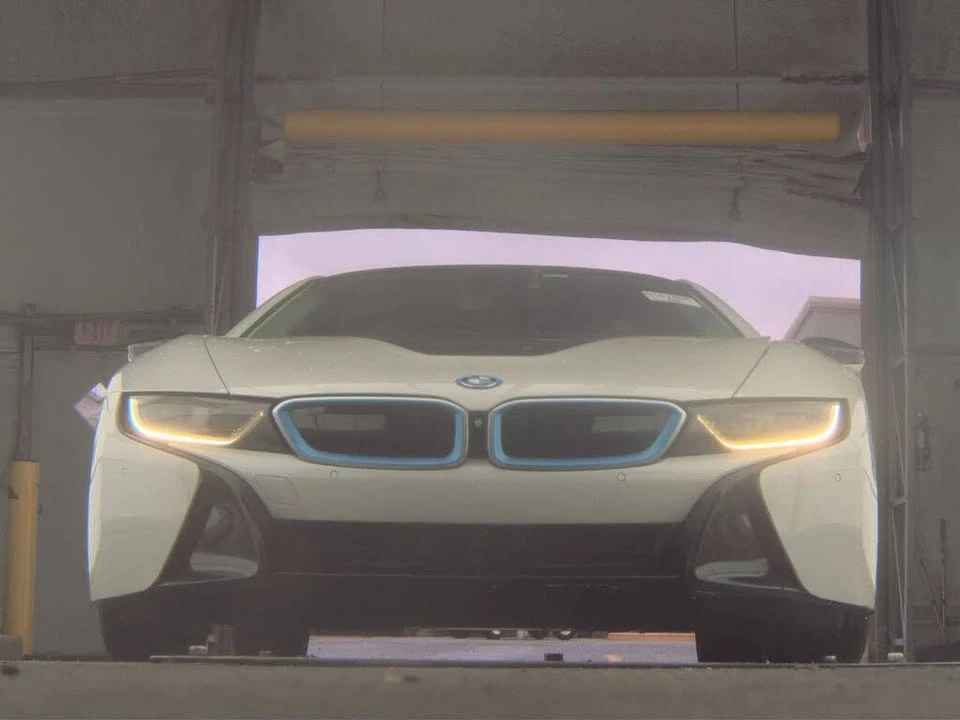 2015 BMW i8 - Image 2 of 10