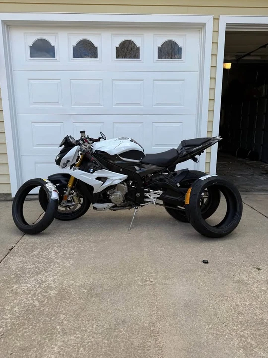 2015 BMW S1000 - Image 8 of 8