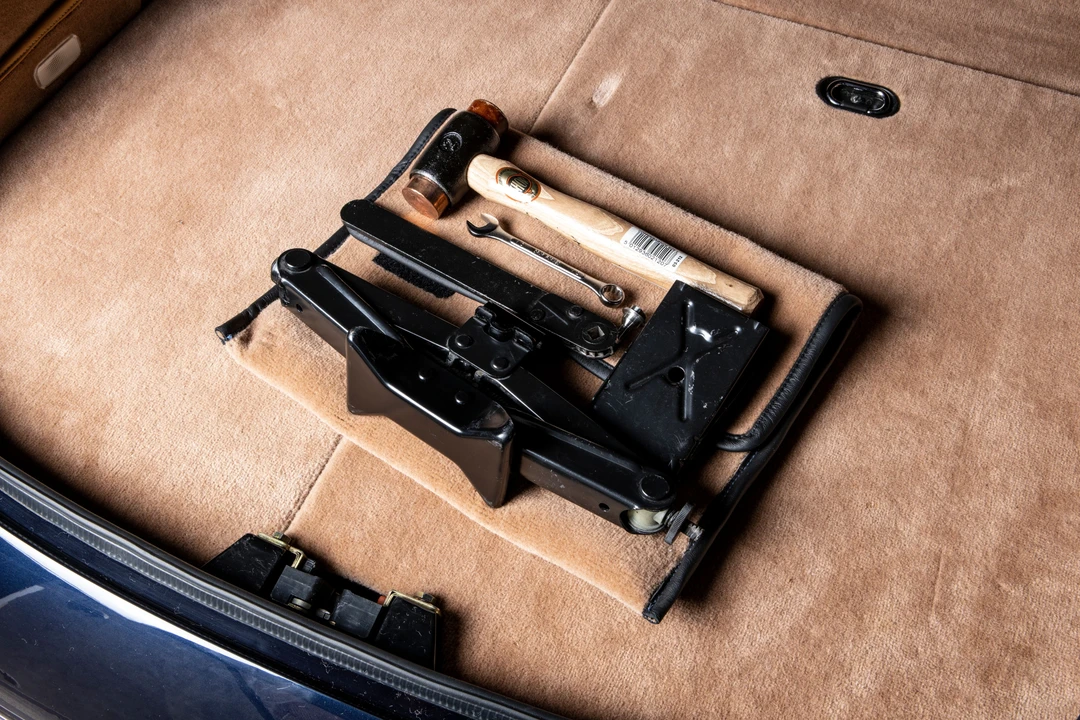 2015 Jaguar Replica - Image 25 of 31