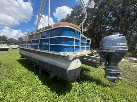 2015 Bentley 22 Footer